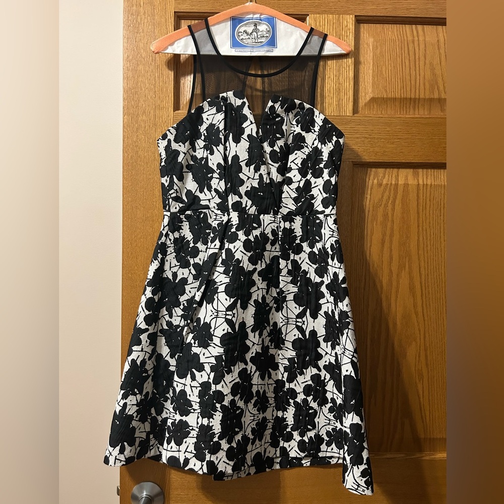 Black and white cocktail dress size 8 good condition